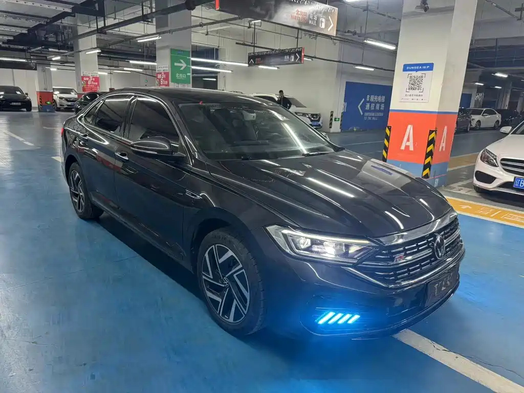 VOLKSWAGEN SAGITAR 2022