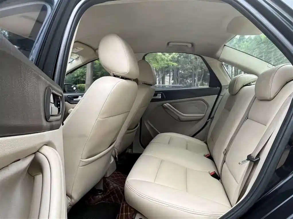 FORD FOCUS 2011