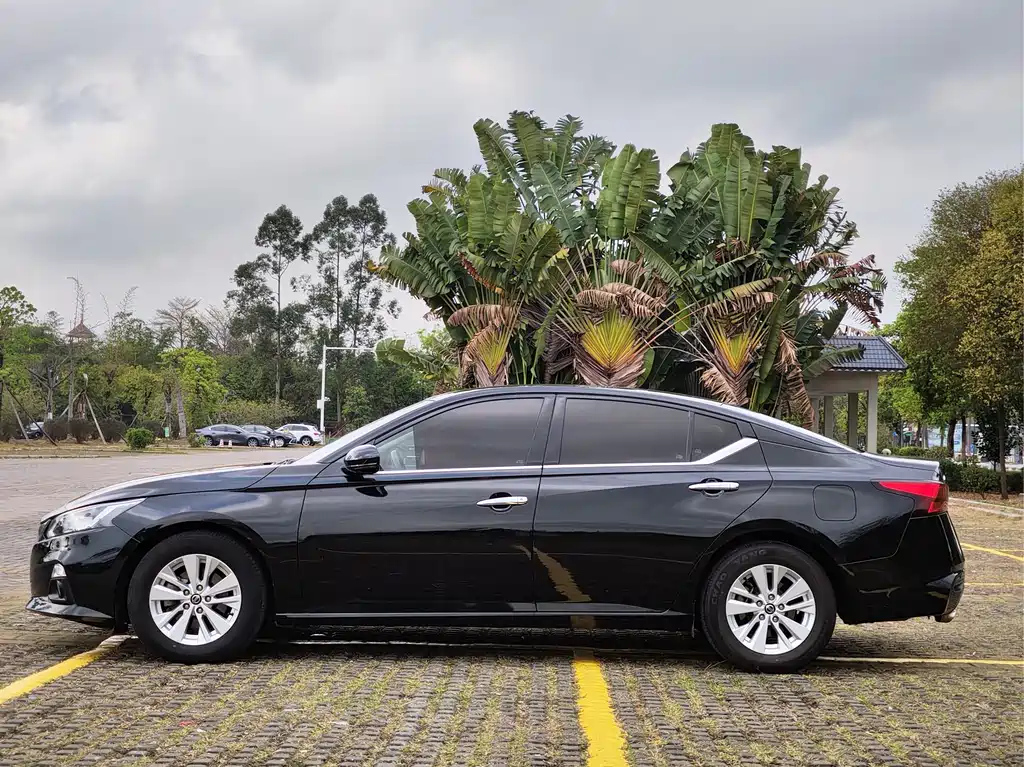 NISSAN TEANA 2020
