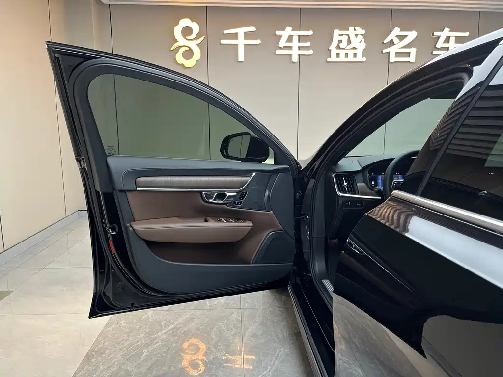 VOLVO S90 2022