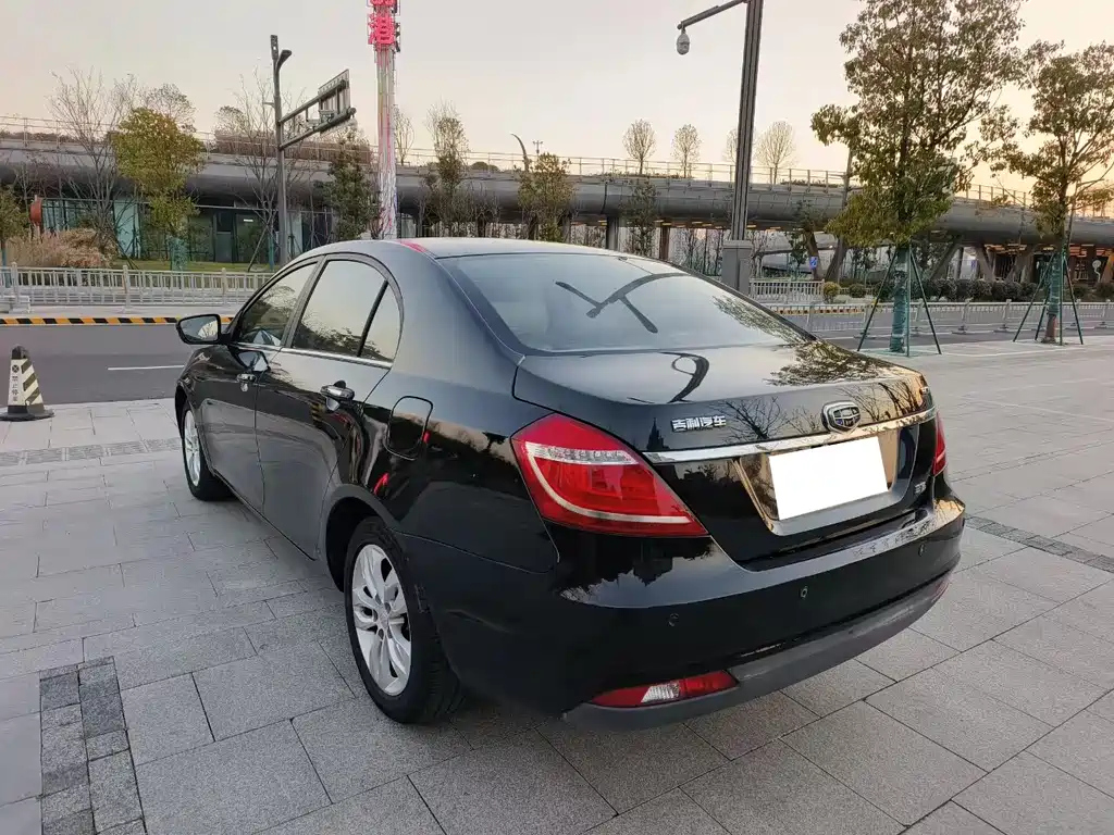 GEELY AUTO EMGRAND 2015