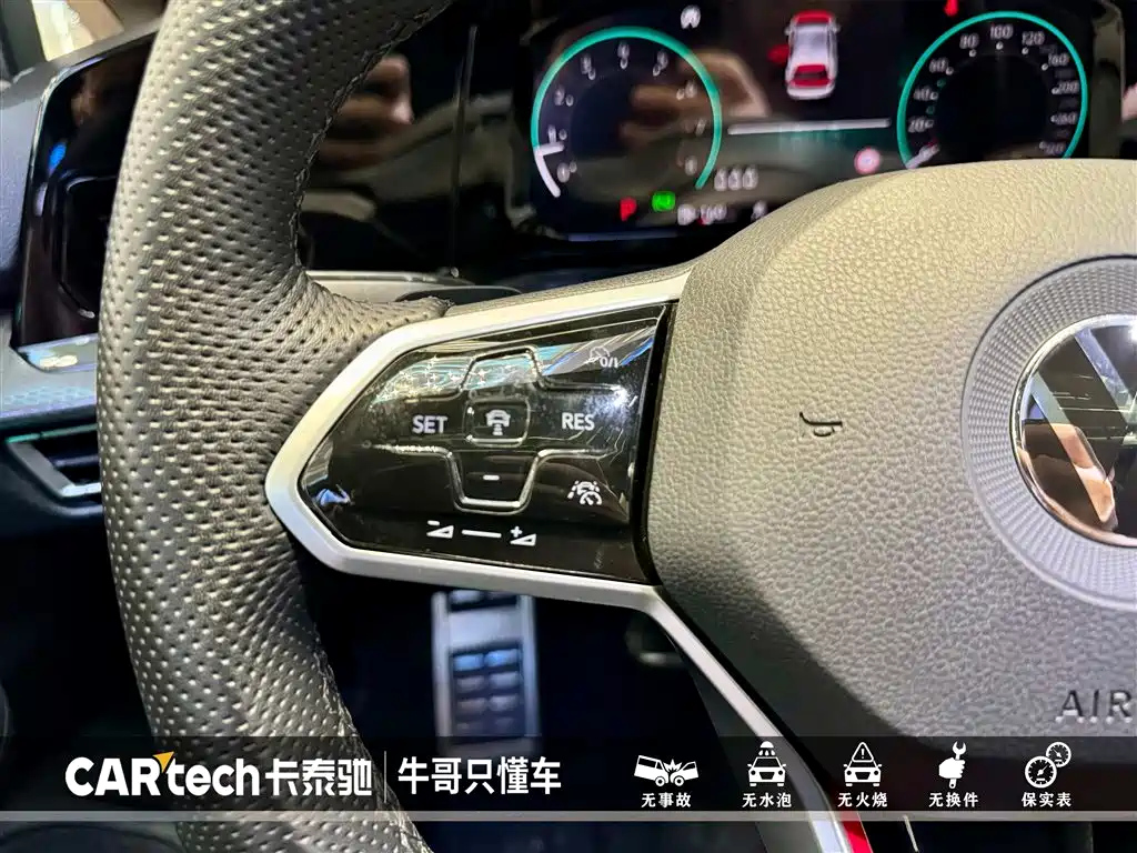 VOLKSWAGEN GOLF 2023