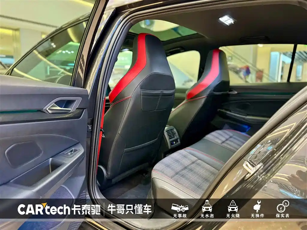 VOLKSWAGEN GOLF 2023