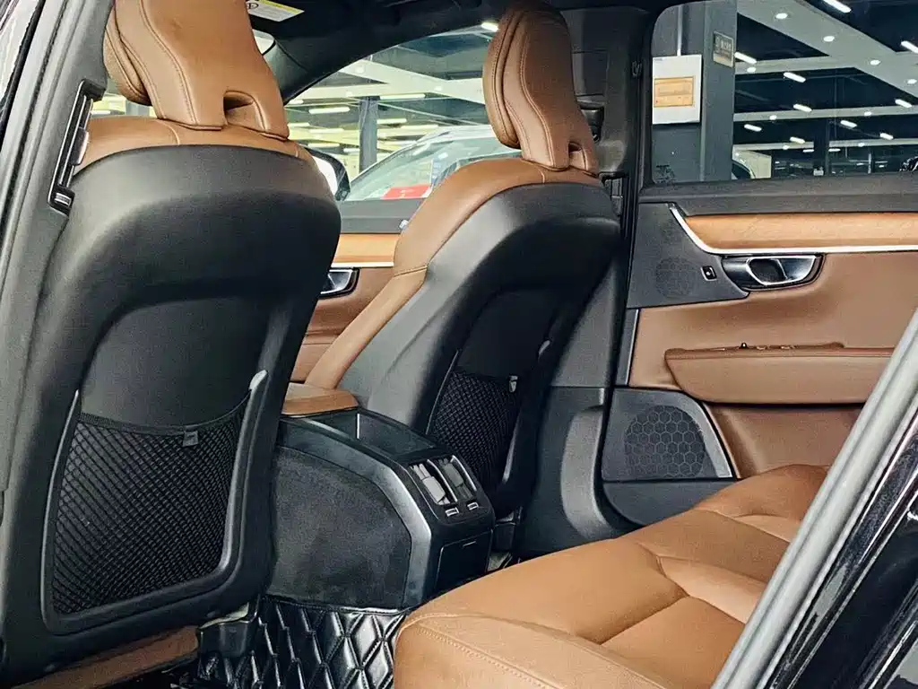 VOLVO S90 2021