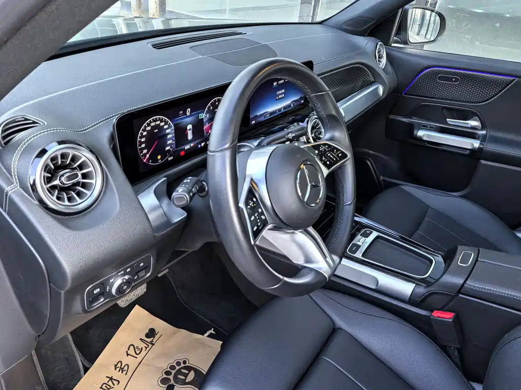 MERCEDES BENZ GLB 2024