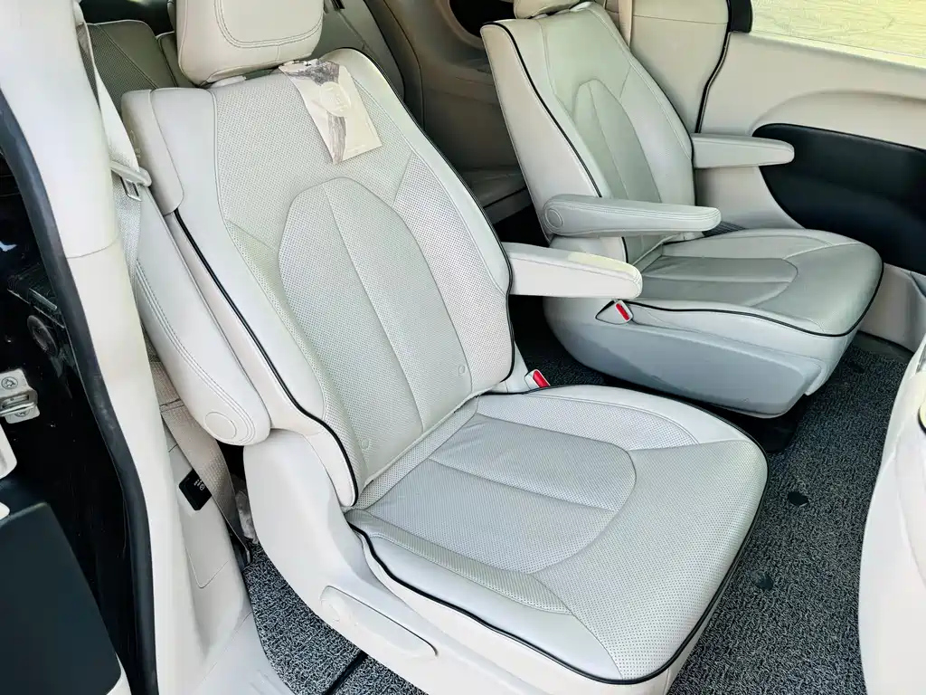 CHRYSLER OTHER 2018