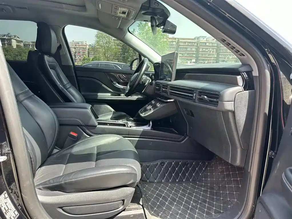 LINCOLN ADVENTURER 2022