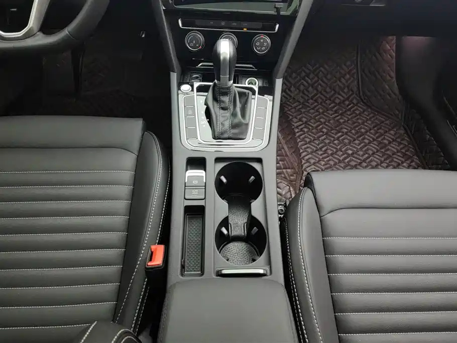 VOLKSWAGEN MAGOTAN 2022
