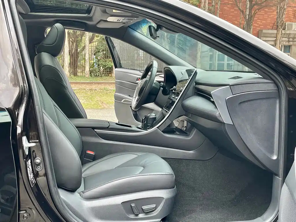 TOYOTA AVALON 2021