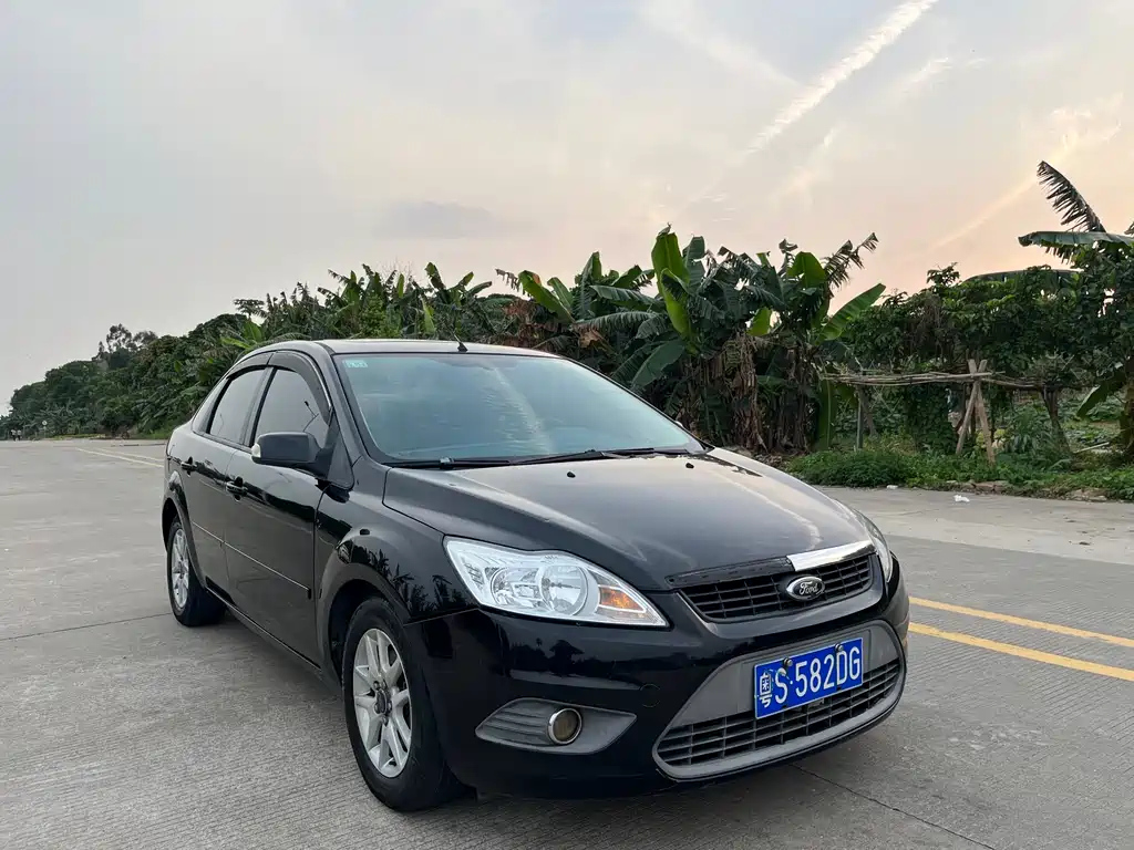 FORD FOCUS 2010