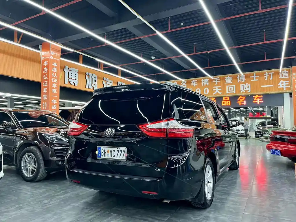 TOYOTA SIENNA 2017