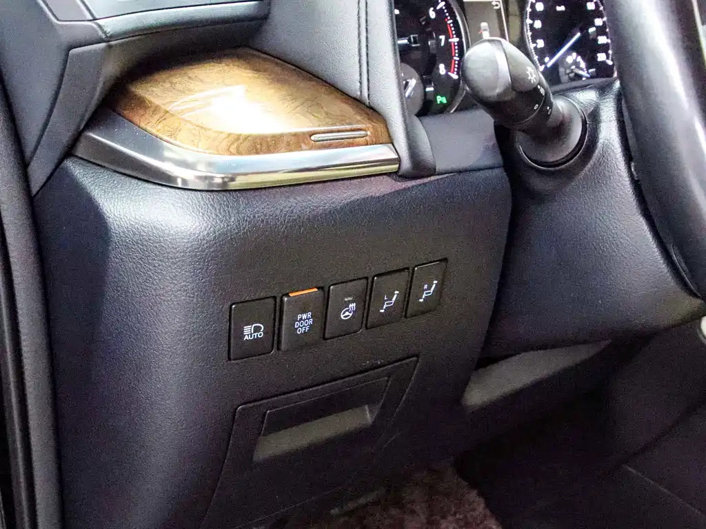 TOYOTA ALPHARD 2015