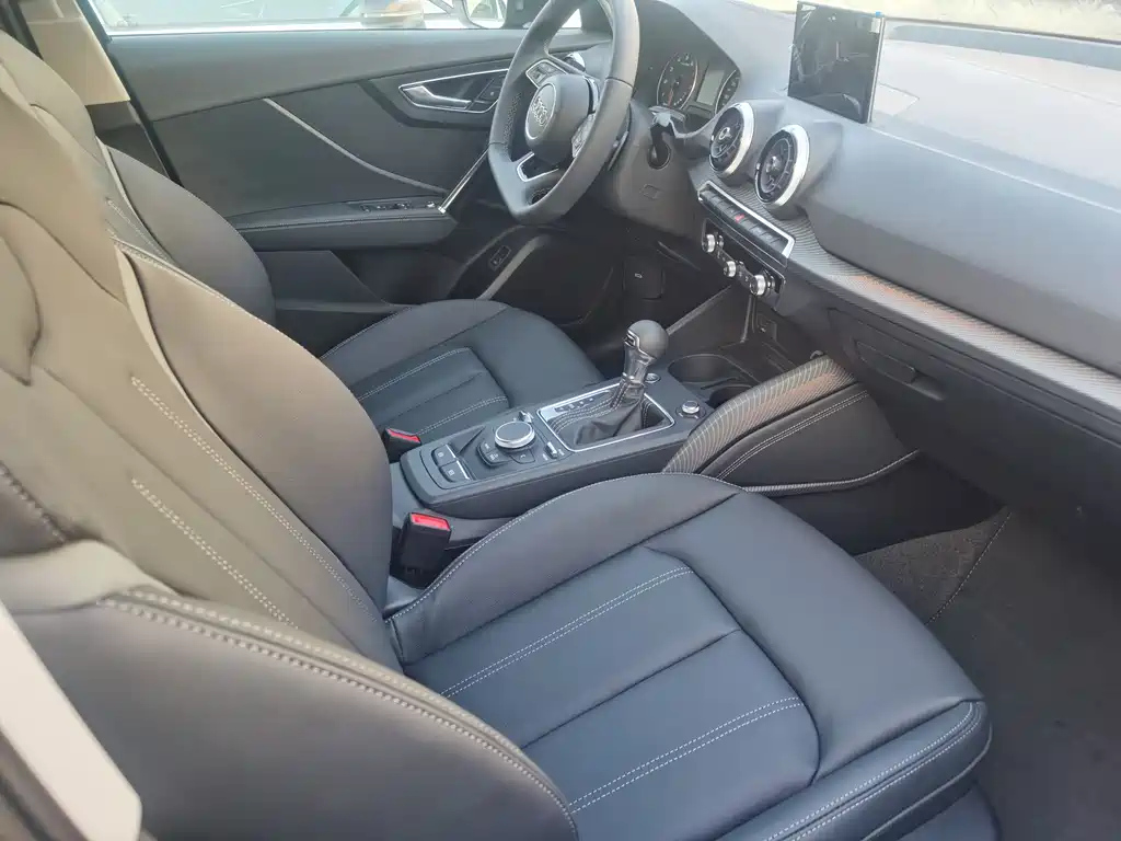 AUDI Q2L 2024