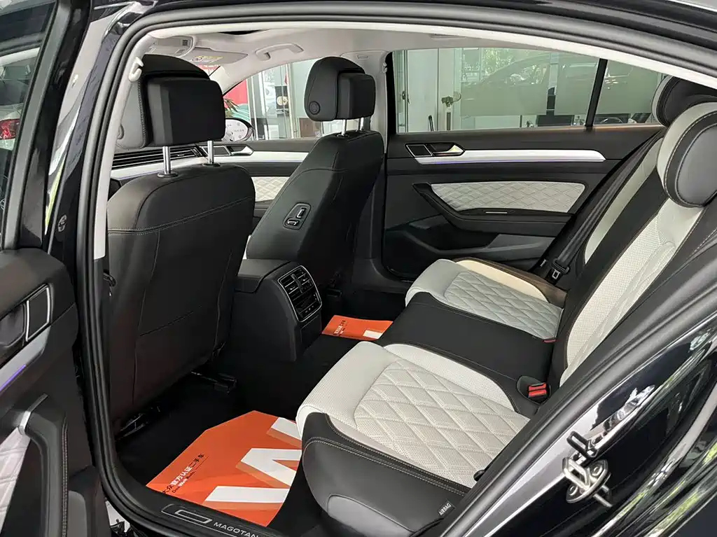 VOLKSWAGEN MAGOTAN 2023