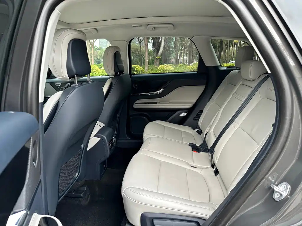 LINCOLN ADVENTURER 2023