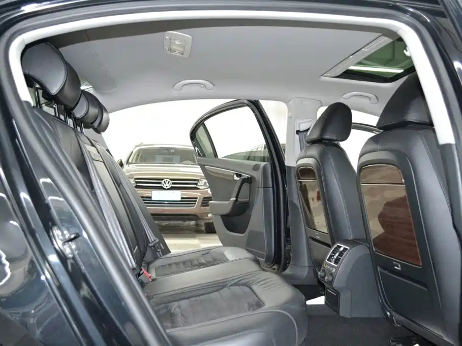 VOLKSWAGEN MAGOTAN 2014