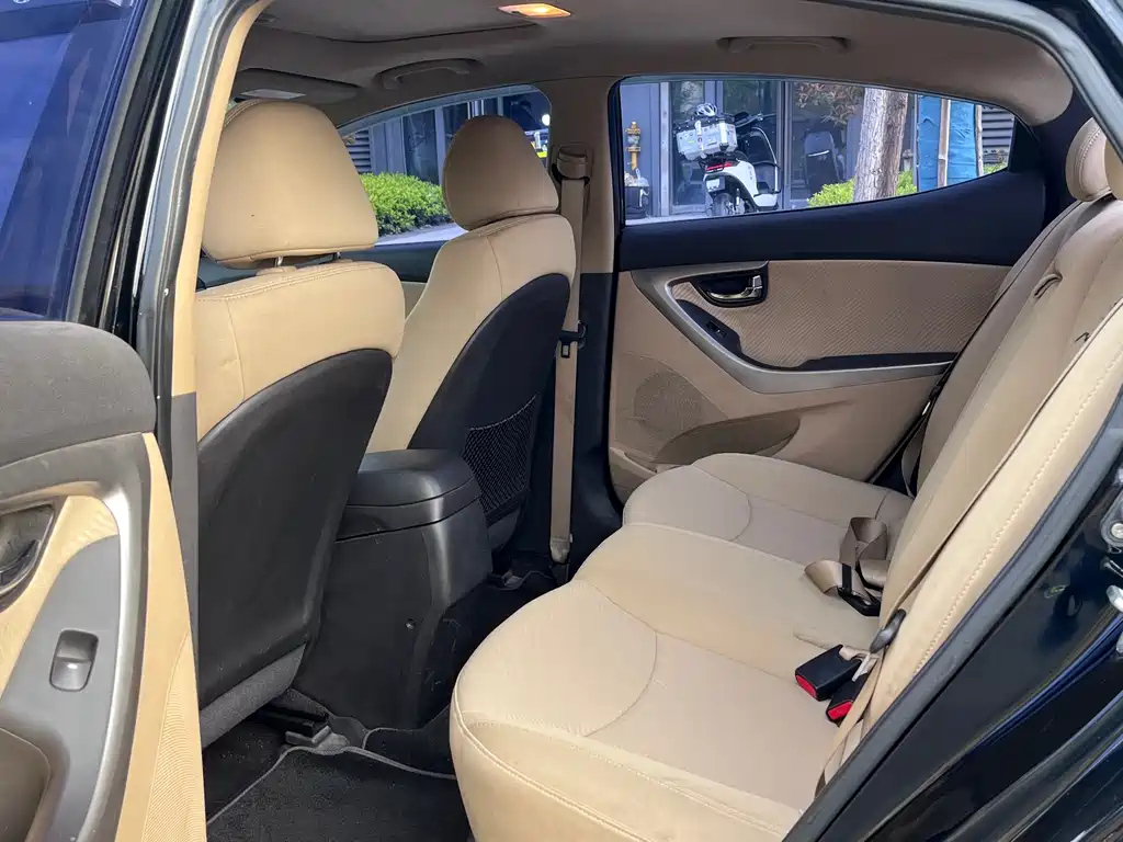 HYUNDAI ELANTRA 2013