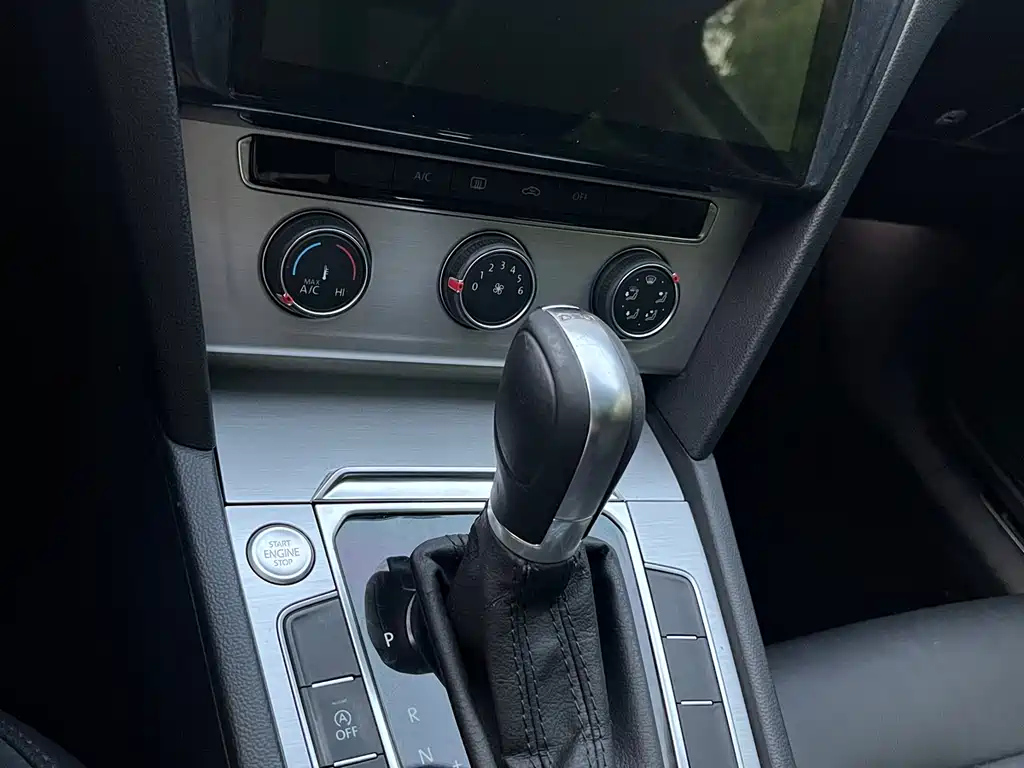 VOLKSWAGEN MAGOTAN 2019