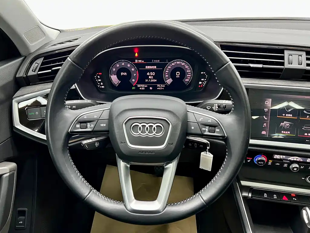 AUDI Q3 2021
