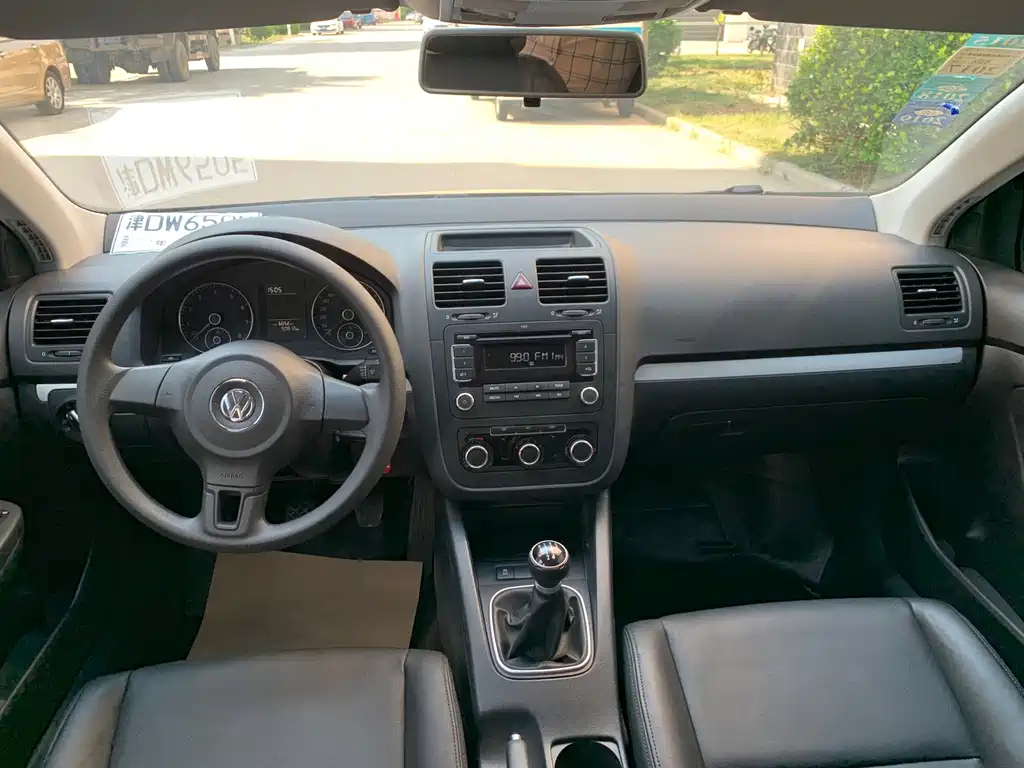 VOLKSWAGEN SAGITAR 2011