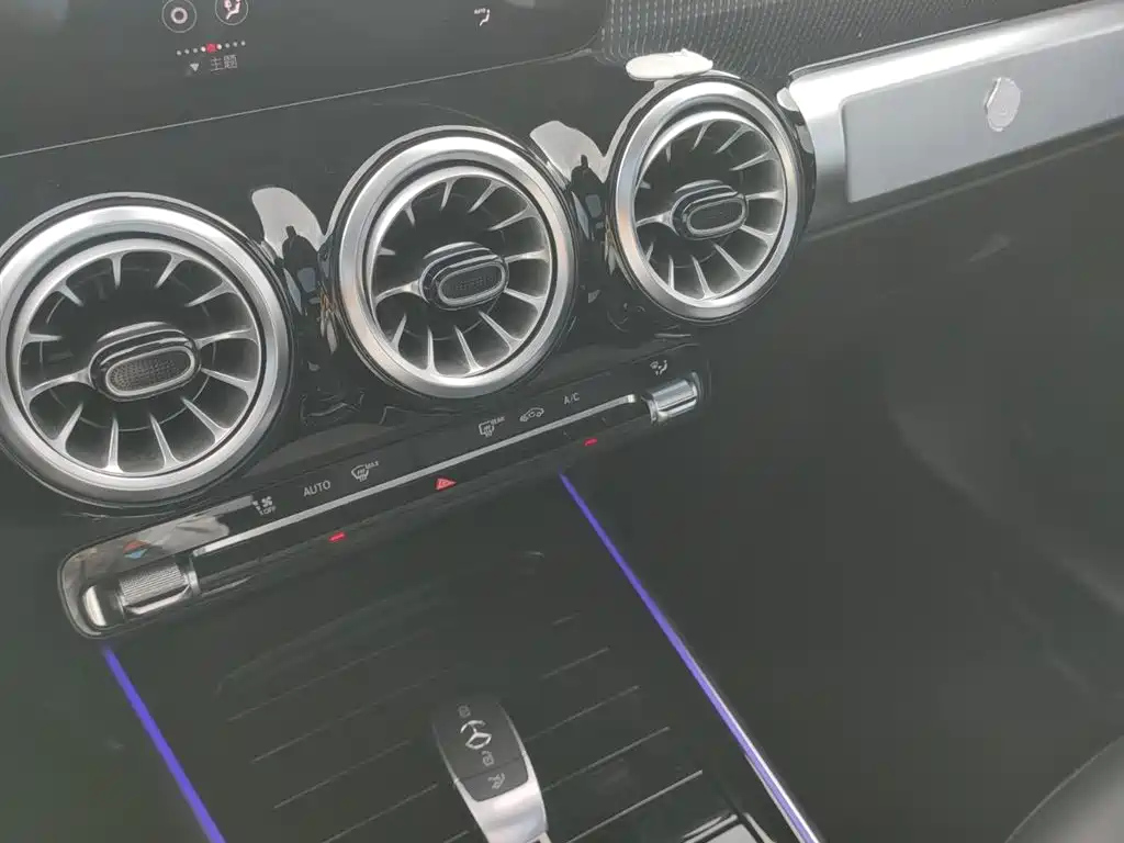 MERCEDES BENZ GLB 2022