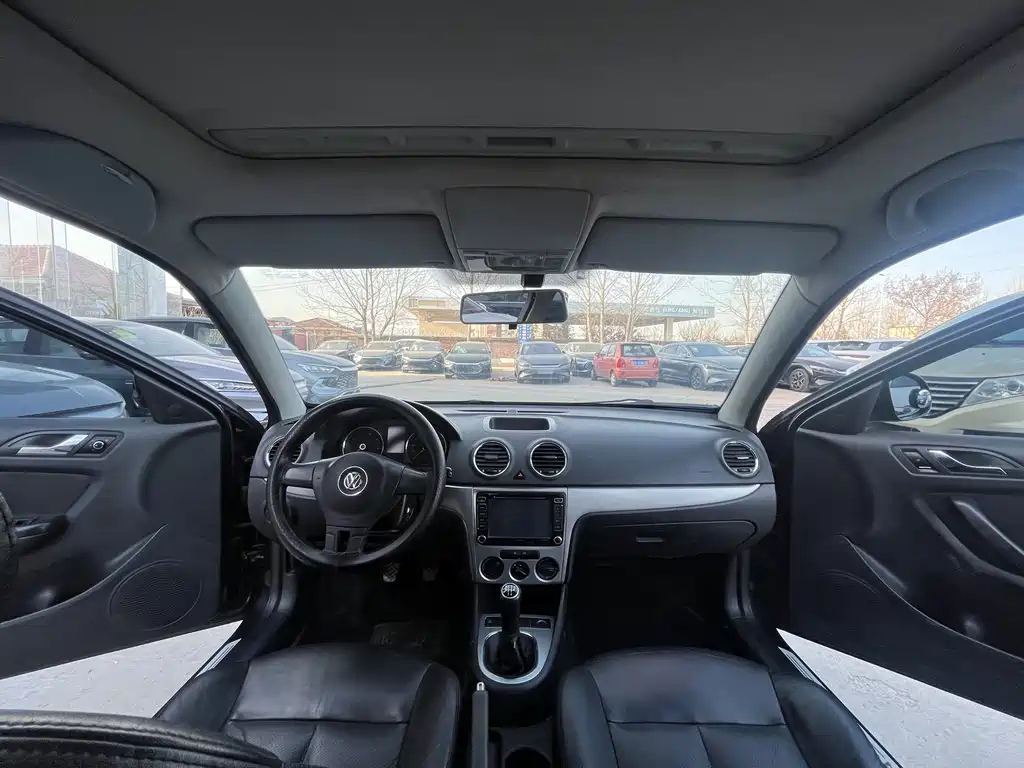VOLKSWAGEN LAVIDA 2011