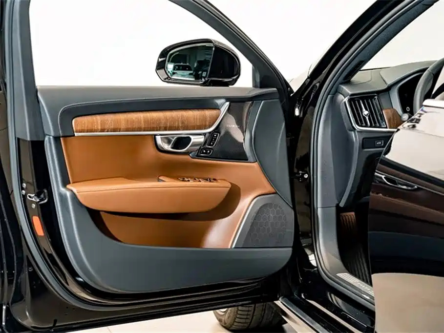 VOLVO S90 2023