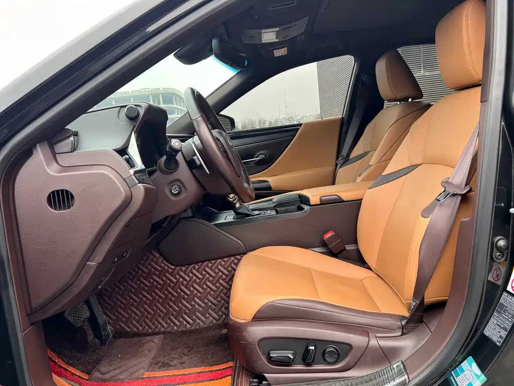 LEXUS ES 2019