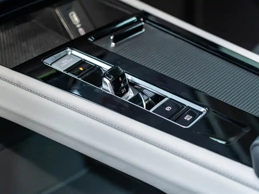 VOLKSWAGEN TOURAN 2023