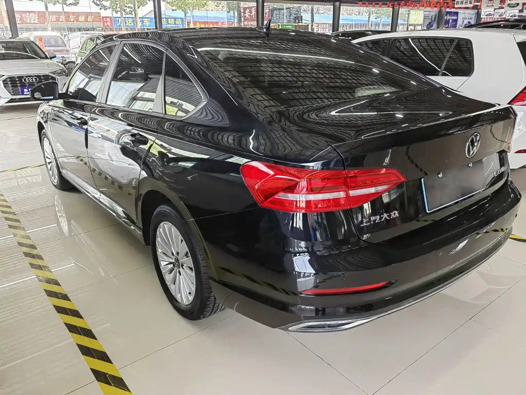 VOLKSWAGEN LAVIDA 2021
