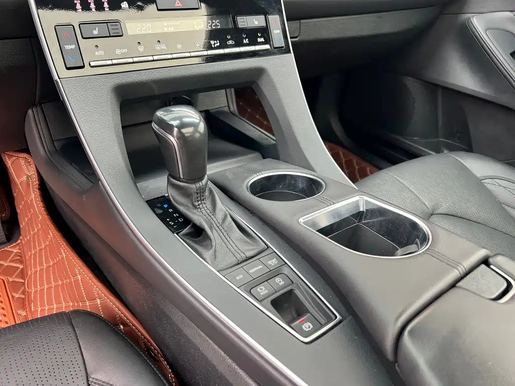 TOYOTA AVALON 2020