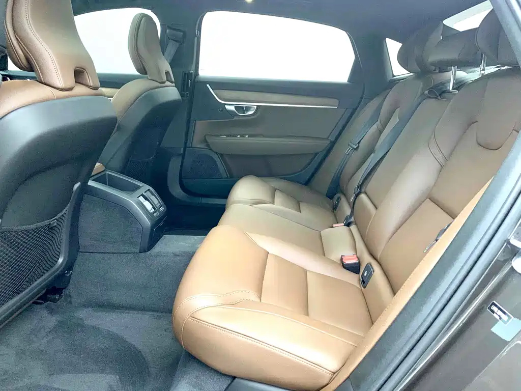 VOLVO S90 2023