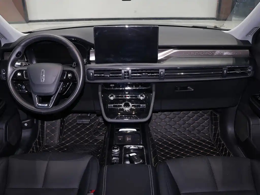 LINCOLN ADVENTURER 2021