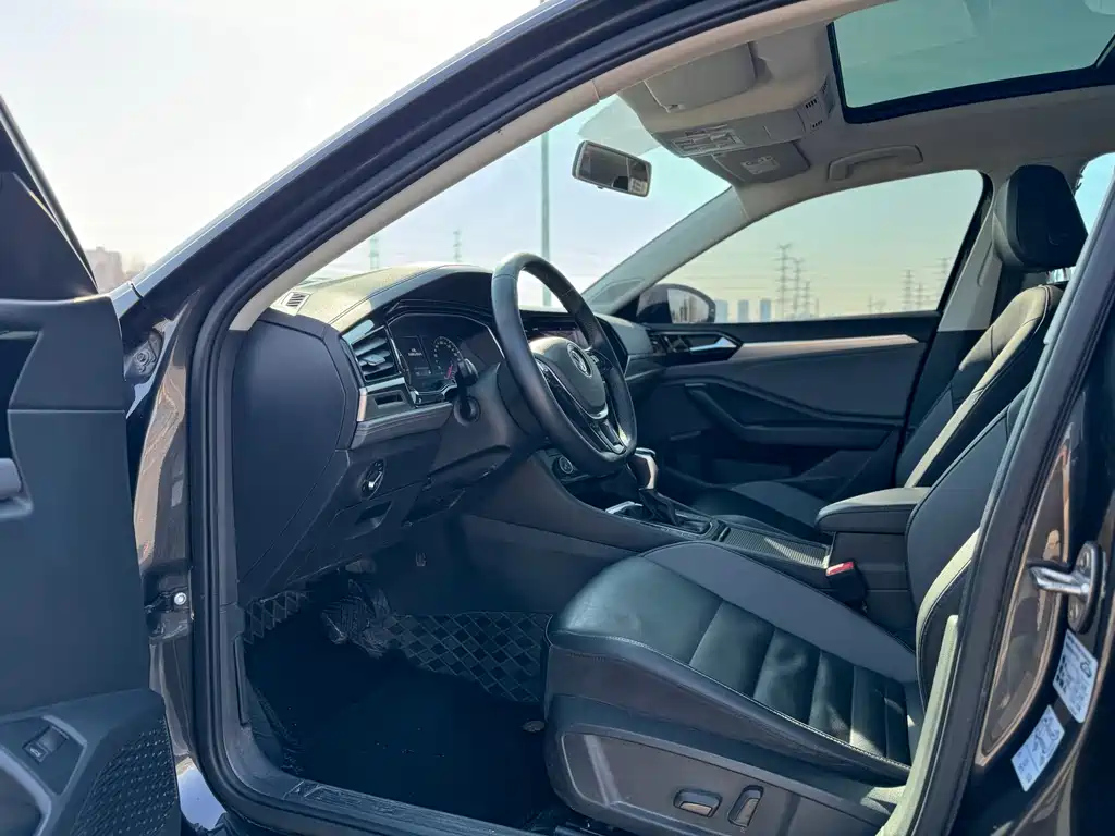 VOLKSWAGEN SAGITAR 2020