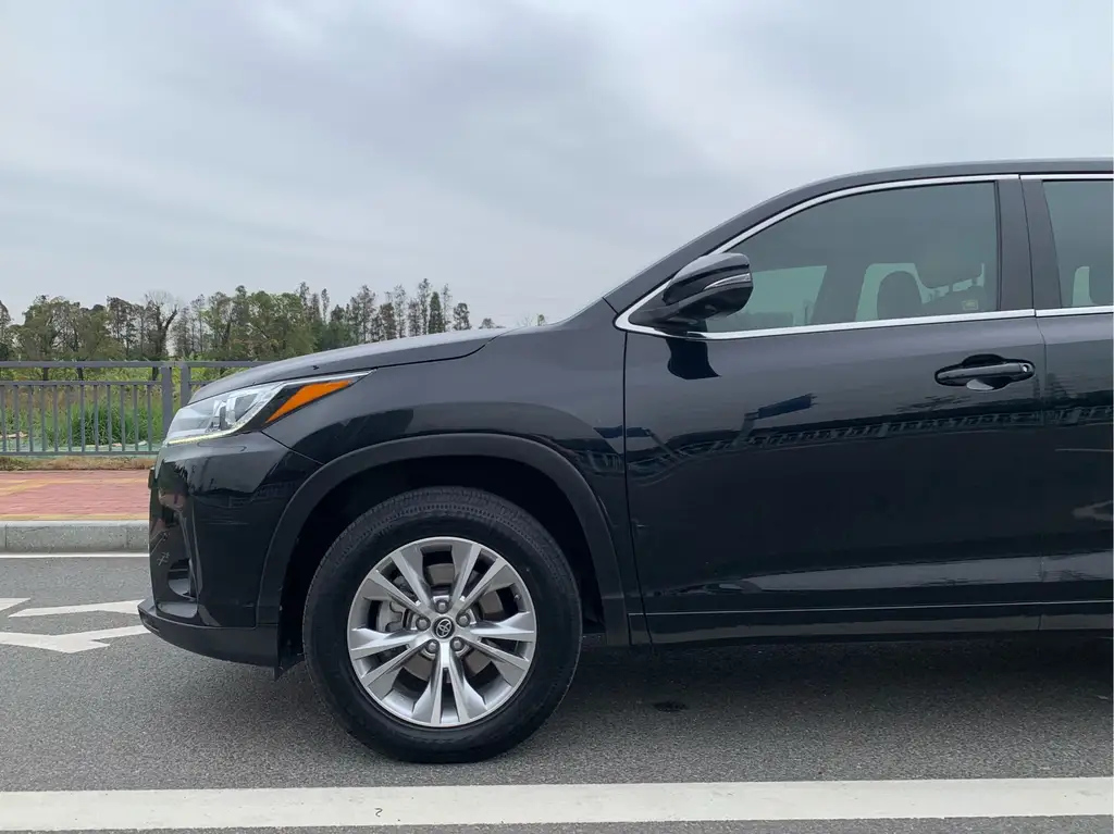 TOYOTA HIGHLANDER 2020