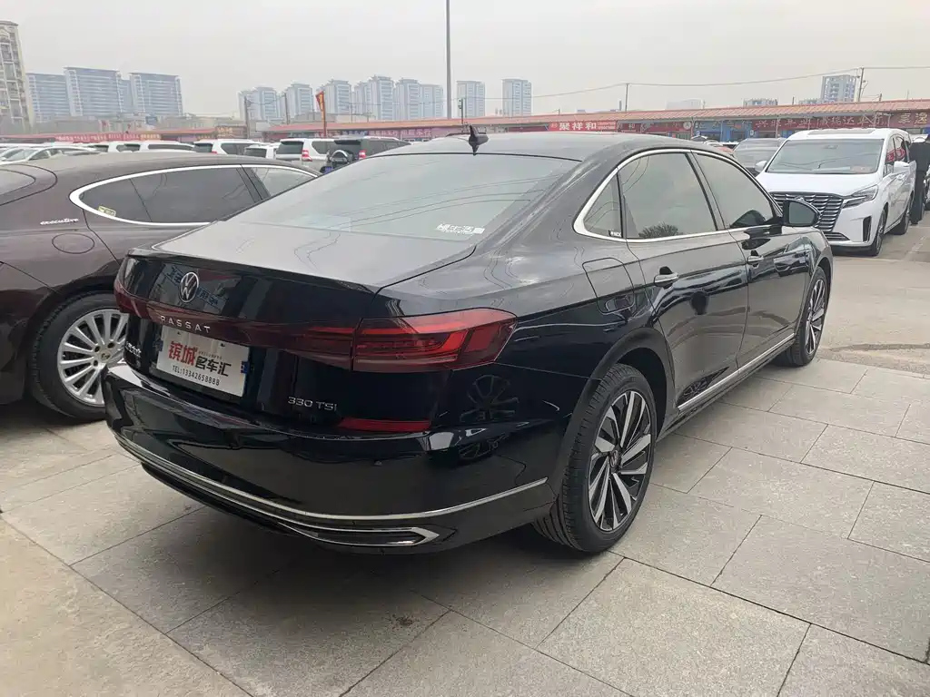 VOLKSWAGEN PASSAT 2023