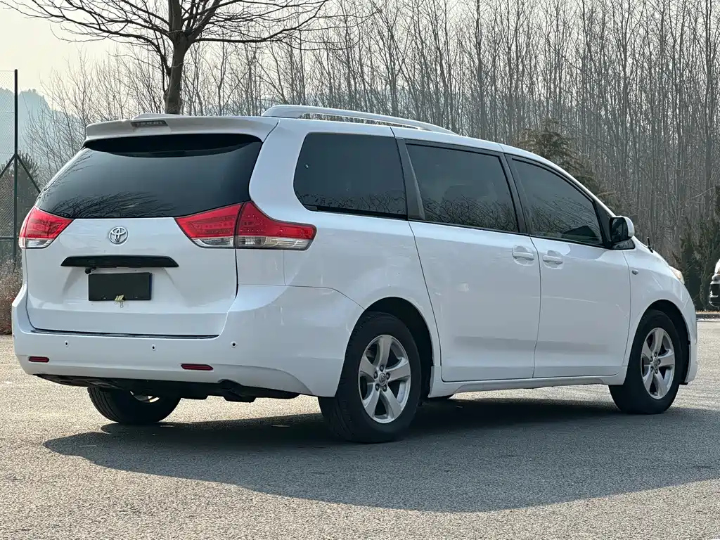 TOYOTA SIENNA 2014