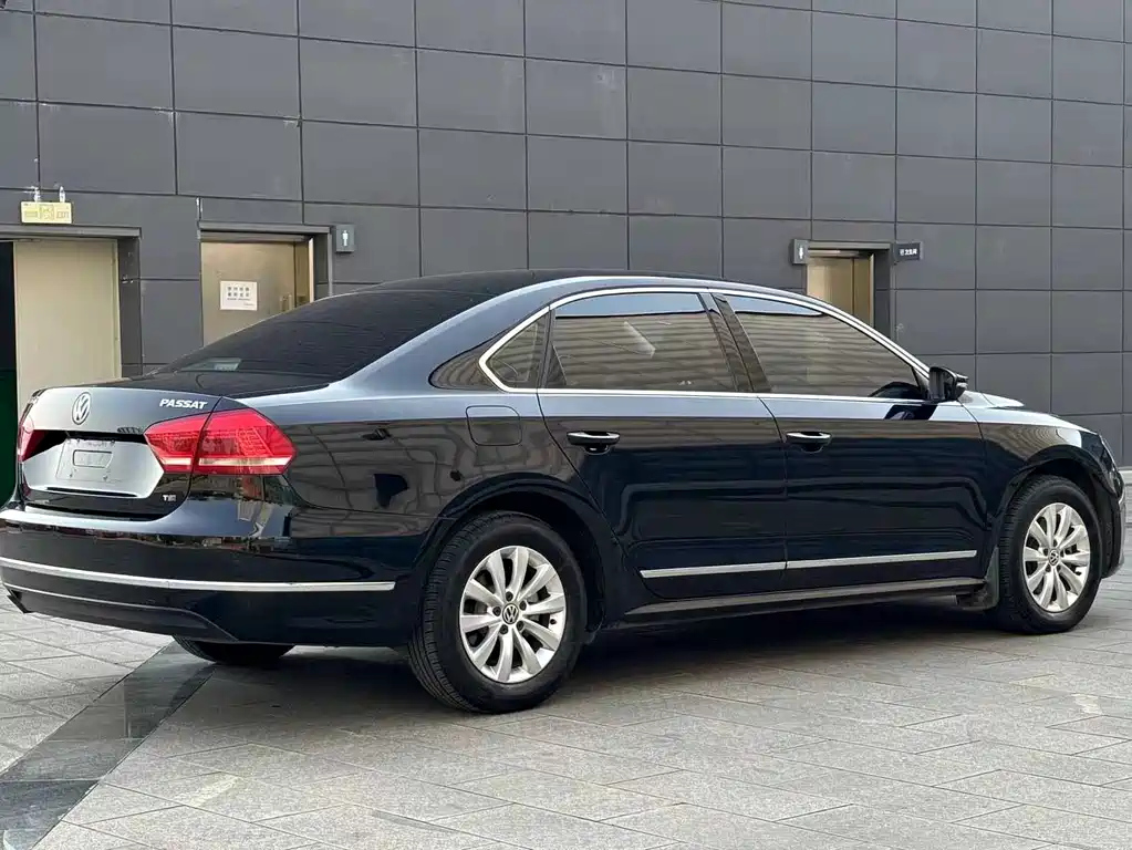 VOLKSWAGEN PASSAT 2016