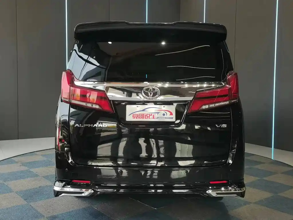TOYOTA ALPHARD 2013