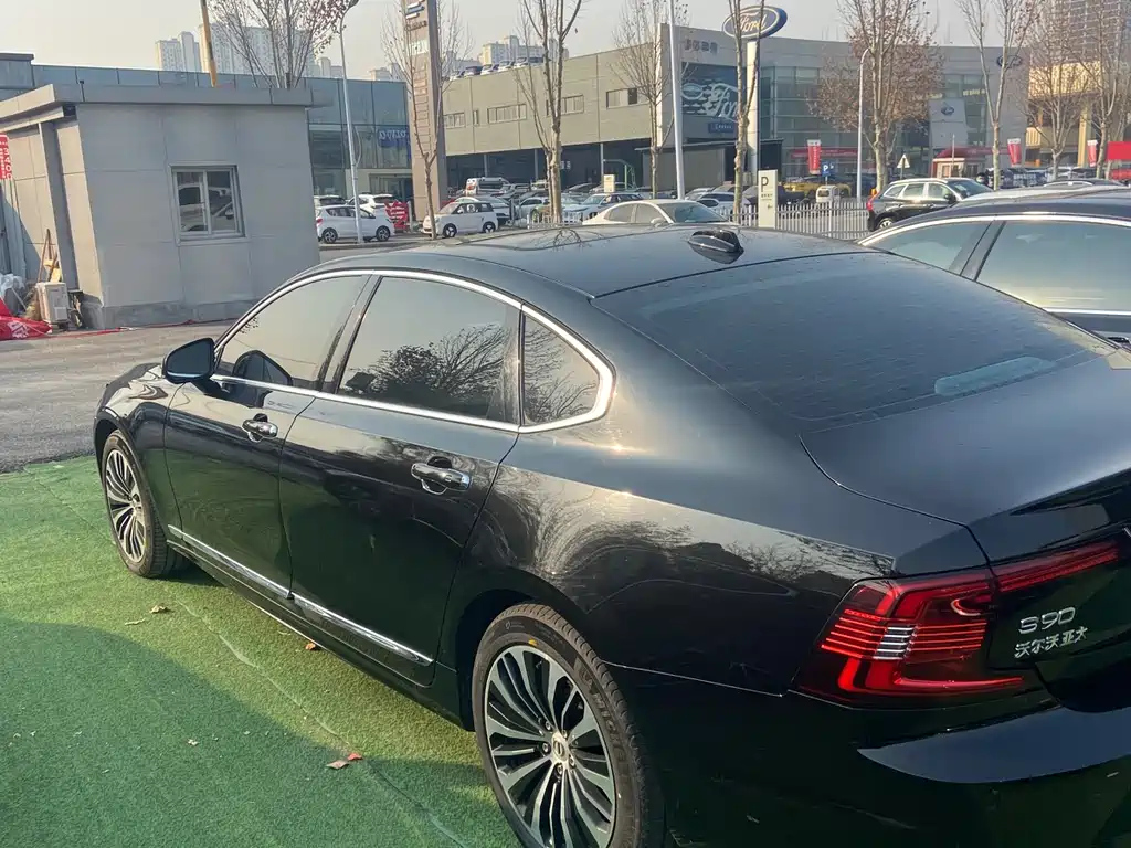VOLVO S90 2022