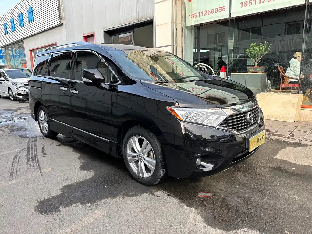 NISSAN QUEST 2018