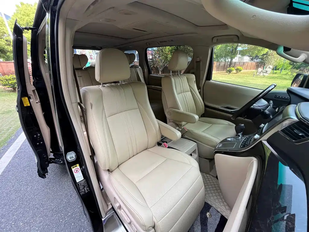 TOYOTA ALPHARD 2012