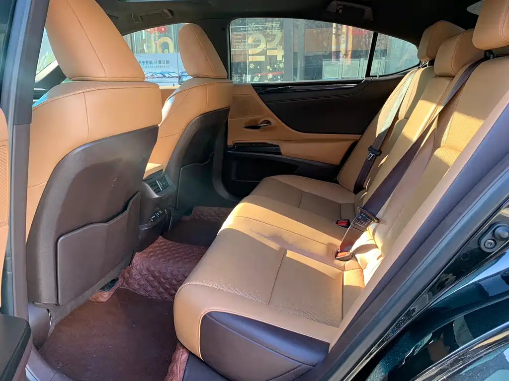LEXUS ES 2020