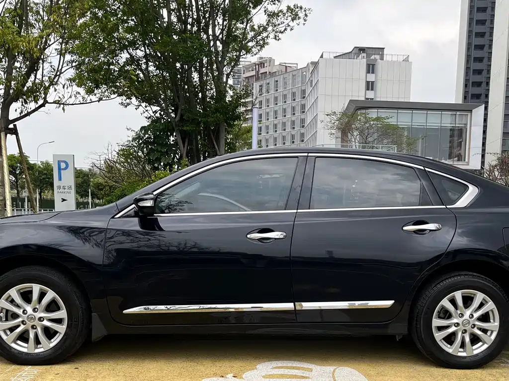 NISSAN TEANA 2015
