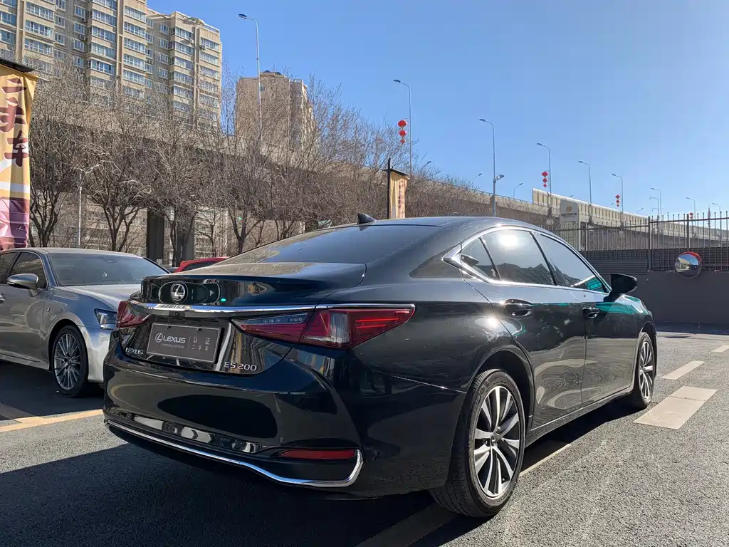 LEXUS ES 2020