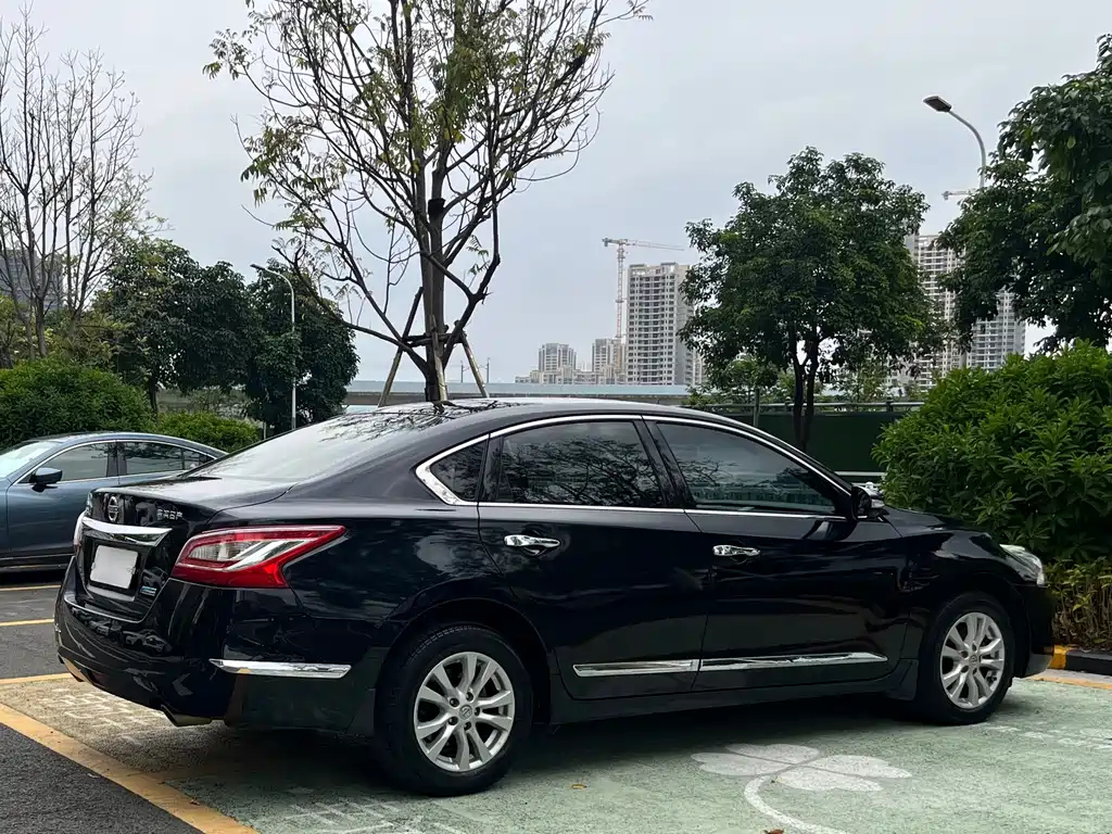 NISSAN TEANA 2015