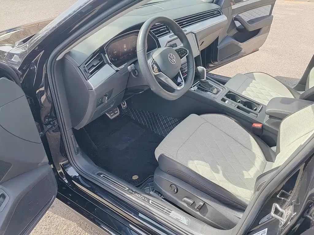 VOLKSWAGEN MAGOTAN 2023