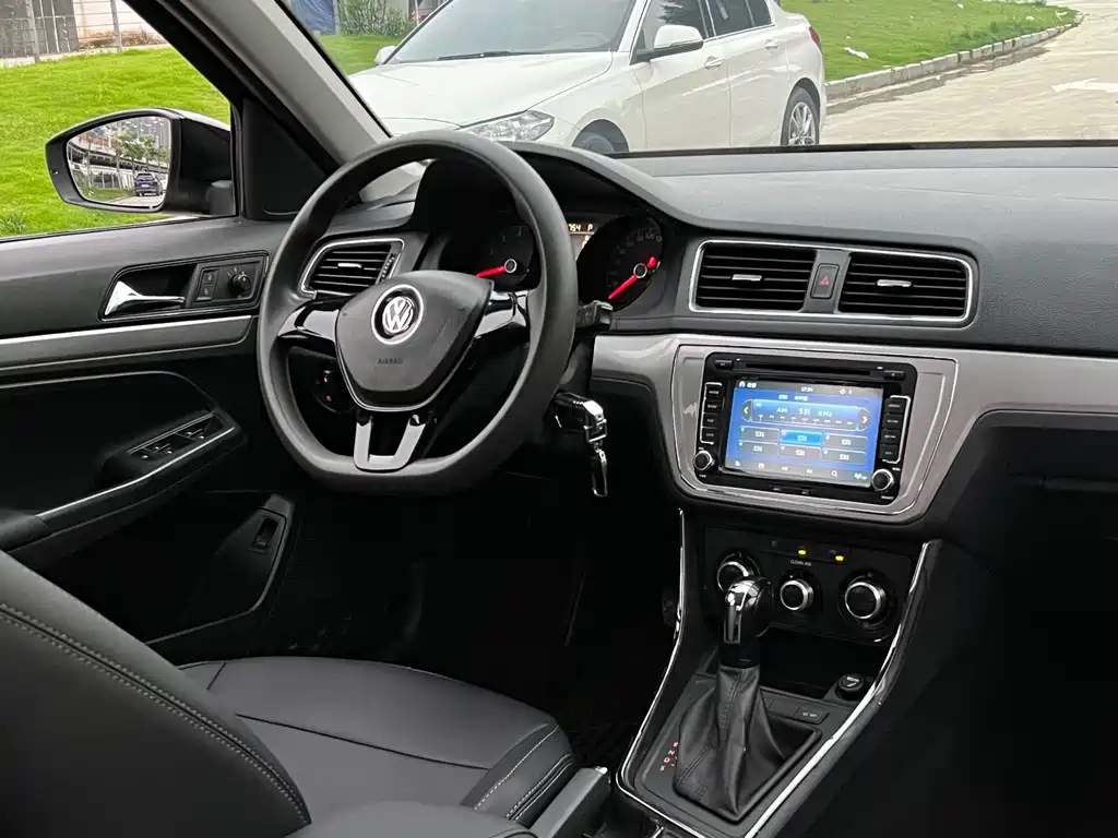 VOLKSWAGEN LAVIDA 2016