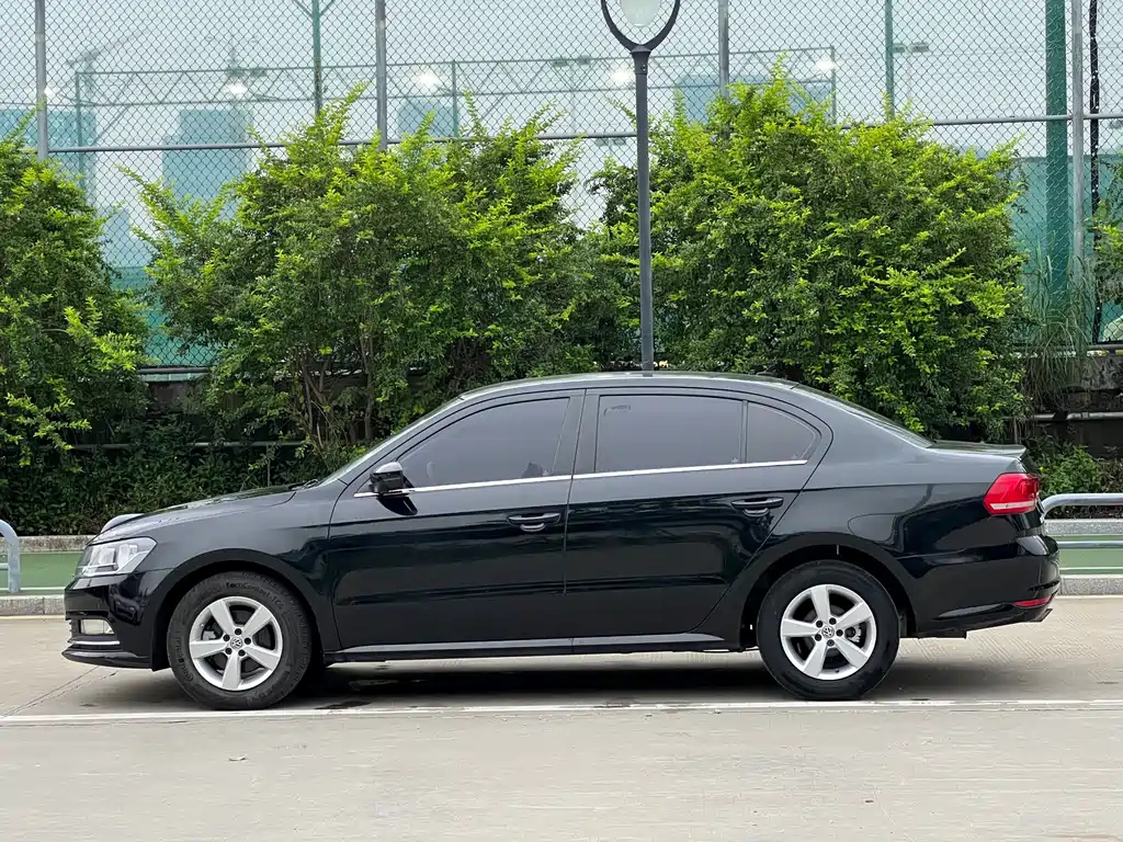 VOLKSWAGEN LAVIDA 2016