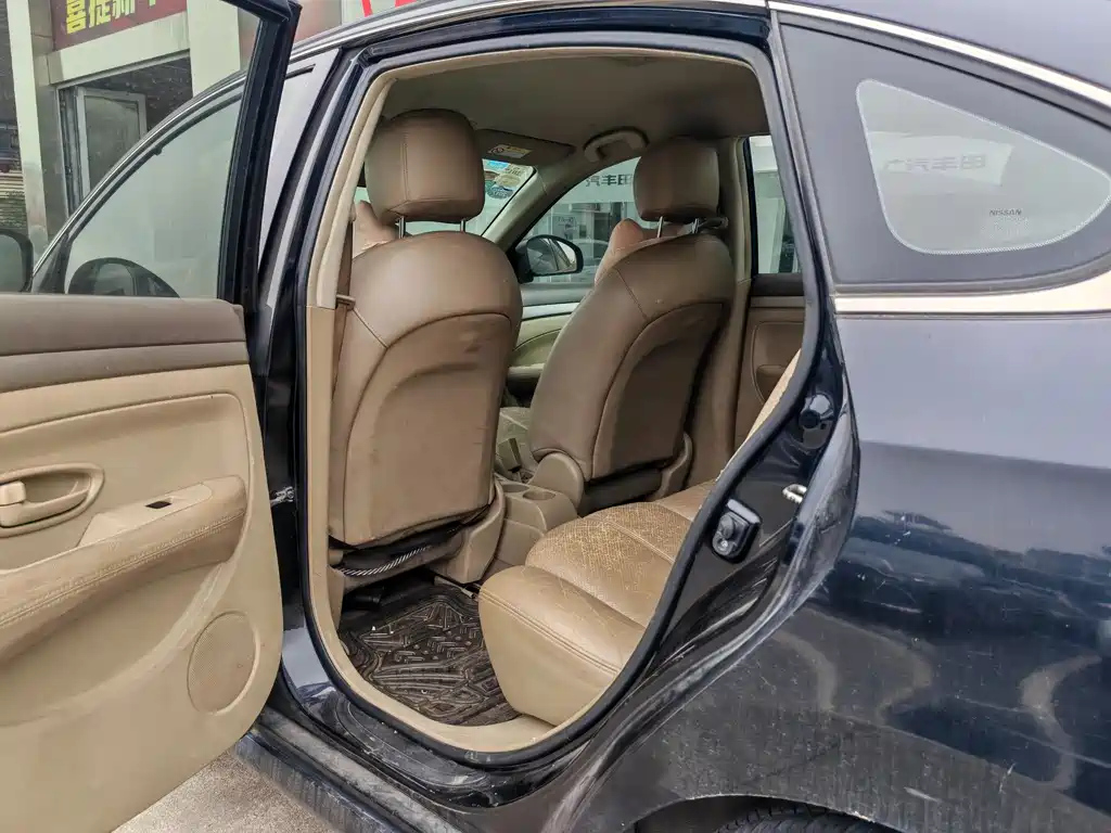 NISSAN SYLPHY 2015